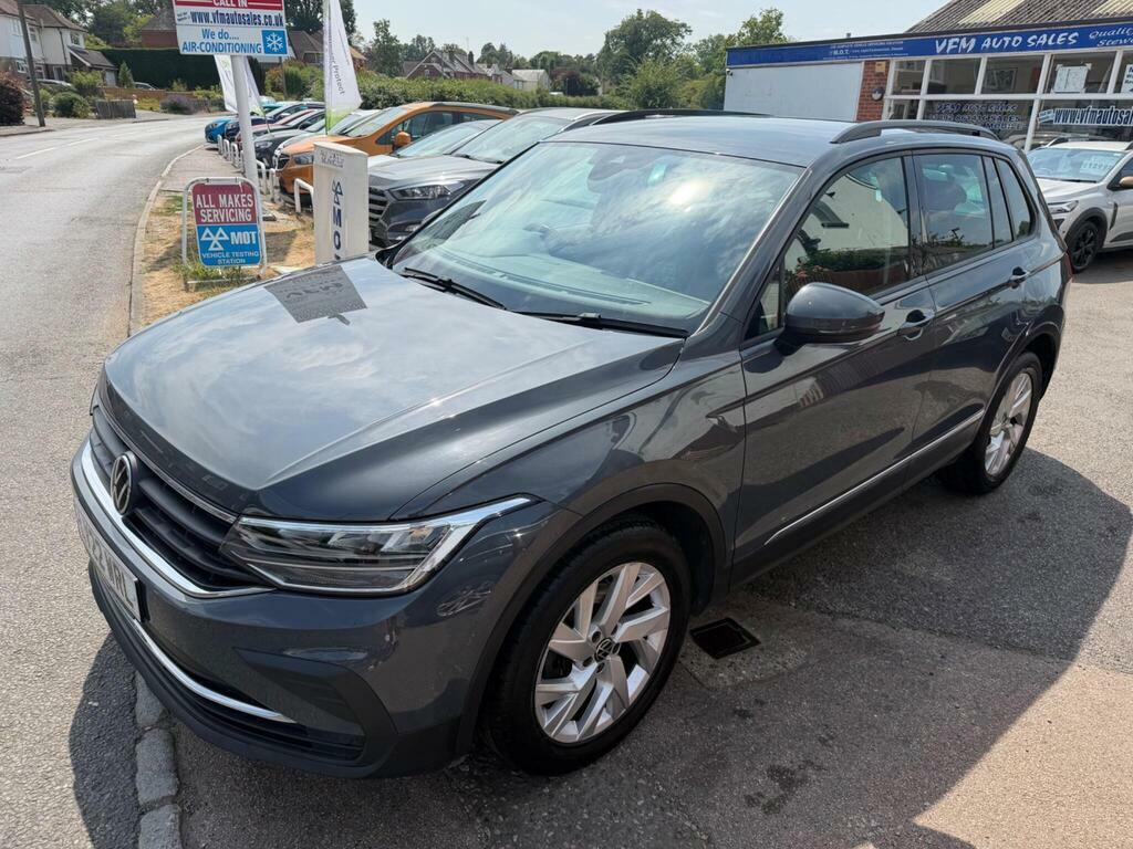 Volkswagen Tiguan 1.5 Tsi Life Euro 6 S S LV22WRL Grey #5