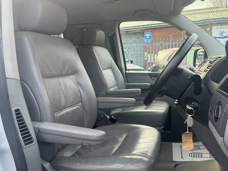 Volkswagen Caravelle Beige #24