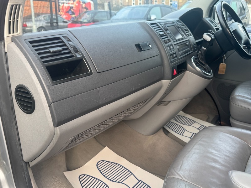Volkswagen Caravelle 2.5 Tdi Pure Drive Executive Tiptronic Euro 4 Grey #32