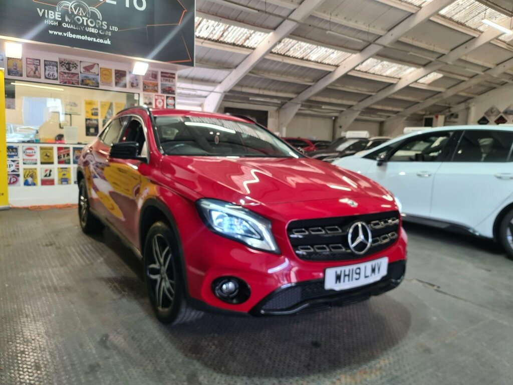 Mercedes-Benz GLA Class 1.6 Gla180 Urban Edition 7G-dct Euro 6 Ss Red #3