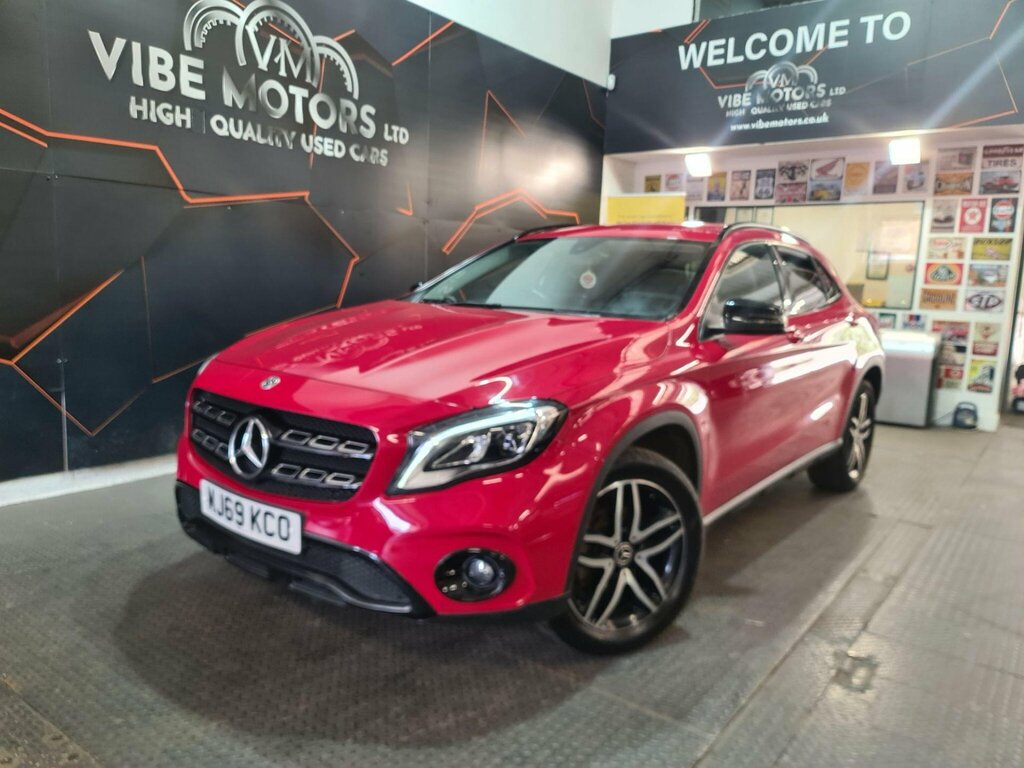 Mercedes-Benz GLA Class 1.6 Gla180 Urban Edition 7G-dct Euro 6 Ss Red