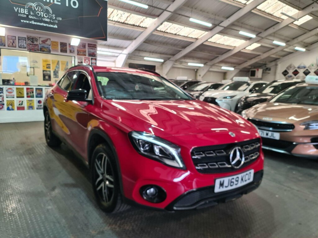 Mercedes-Benz GLA Class 1.6 Gla180 Urban Edition 7G-dct Euro 6 Ss Red #3