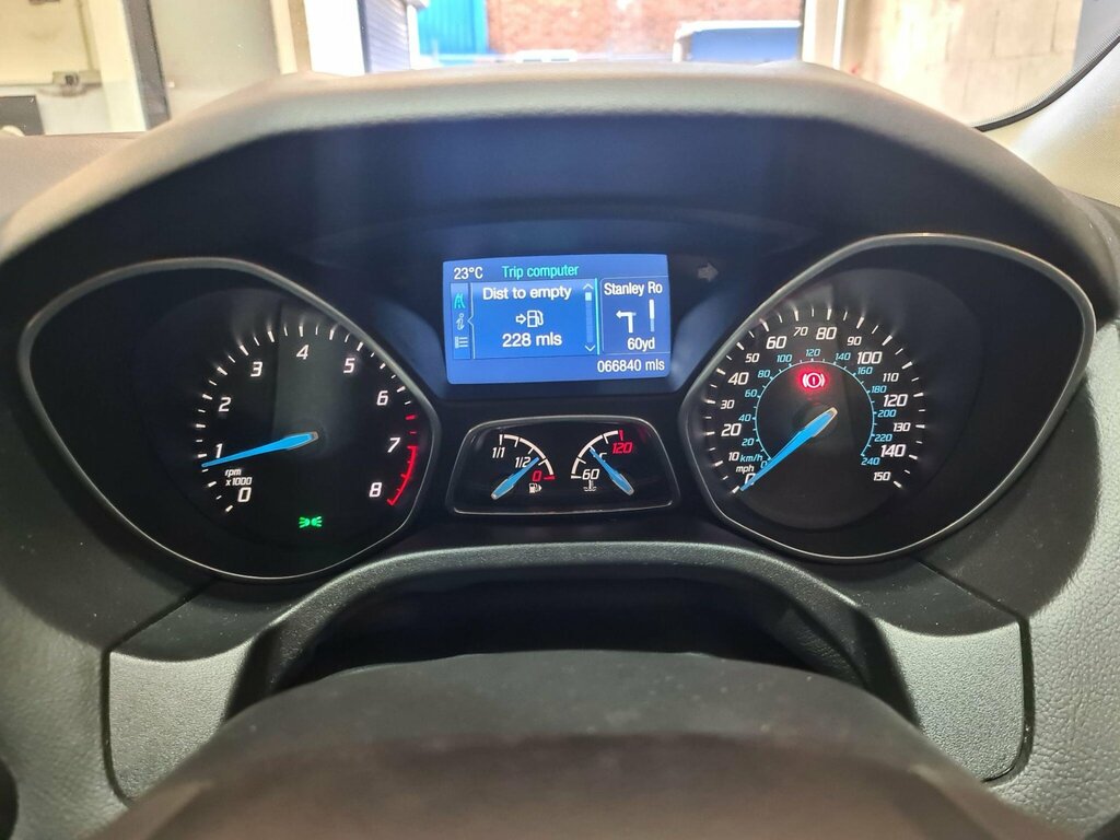 Ford Focus 1.6 Zetec Tdci 113 Bhp Red #16