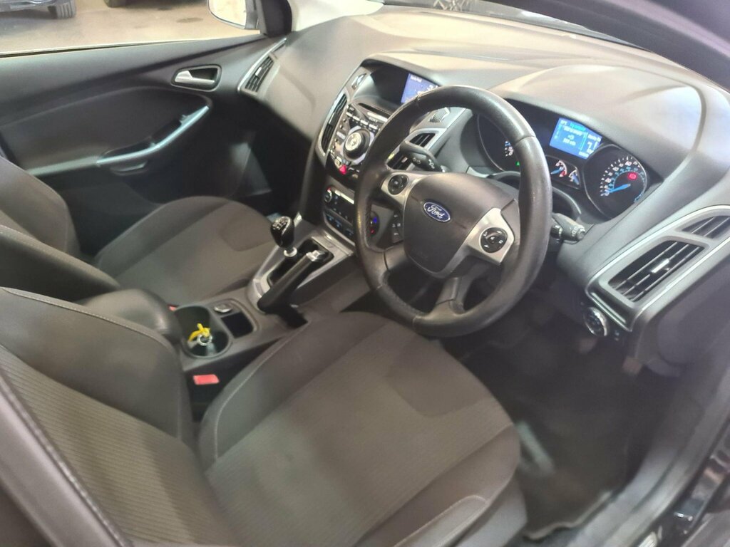 Ford Focus 1.6 Zetec Tdci 113 Bhp Red #12