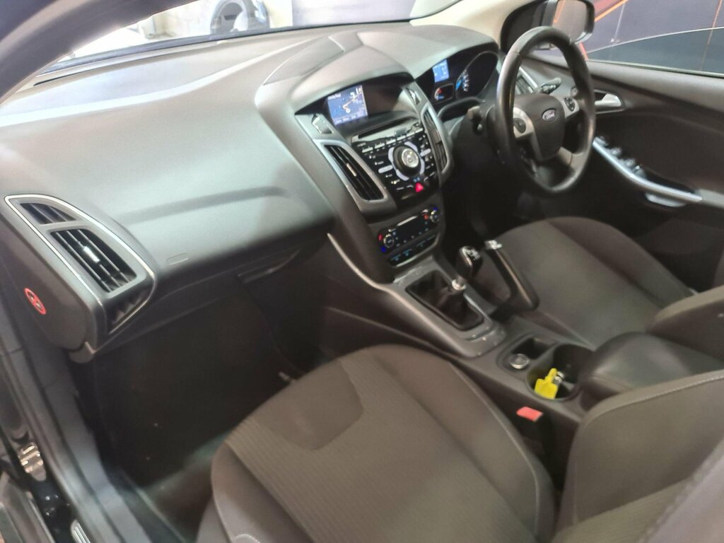 Ford Focus 1.6 Zetec Tdci 113 Bhp Red #10
