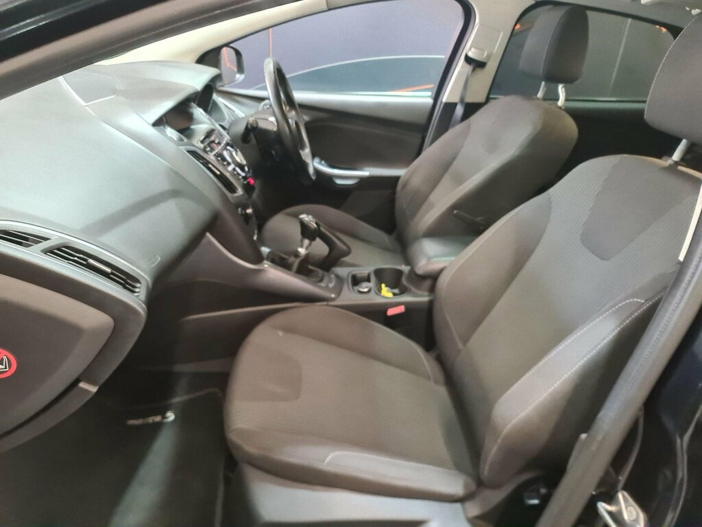 Ford Focus 1.6 Zetec Tdci 113 Bhp Red #11