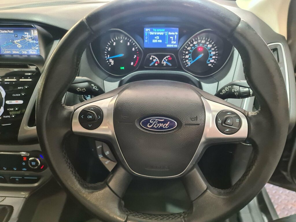 Ford Focus 1.6 Zetec Tdci 113 Bhp Red #19