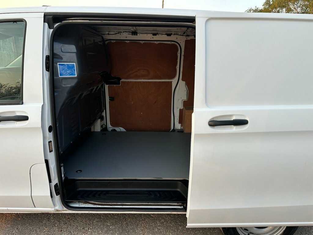 Mercedes-Benz Vito 1.7L Progressive WR71PVF White #6