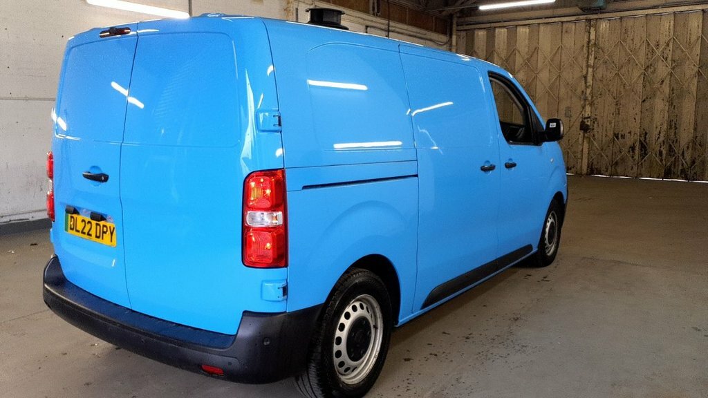 Vauxhall Vivaro Mpv Purple #4
