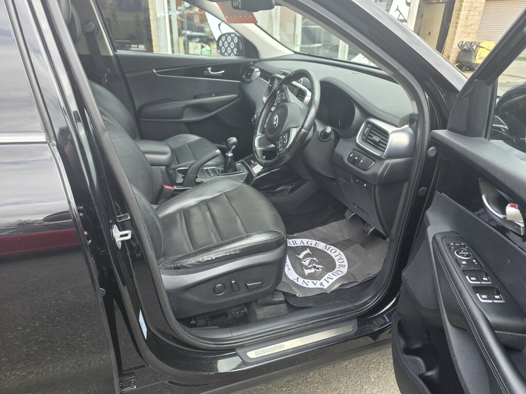 Kia Sorento Estate Crdi Black #10