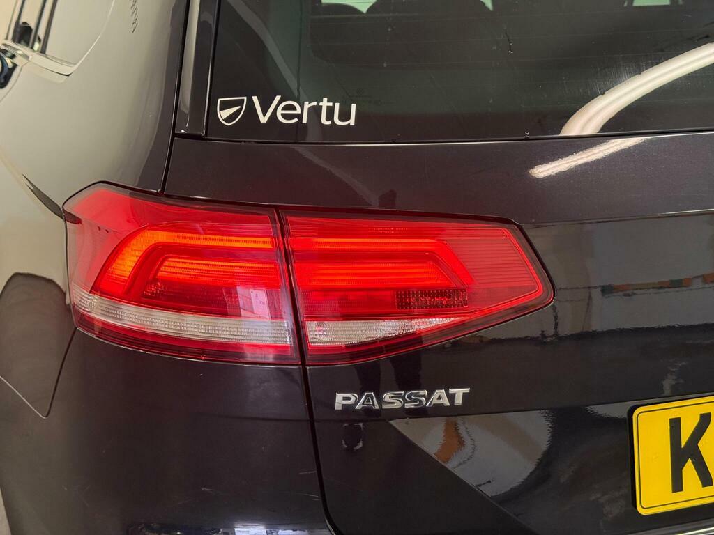 Volkswagen Passat Passat Gt Tdi Bluemotion Technology White #17