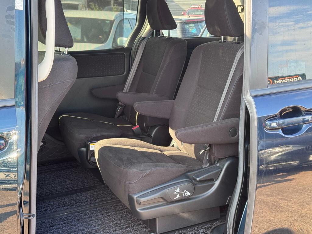 Toyota Voxy Toyota Voxy Hybrid 1.8L 7 Seat Euro 6, White #23