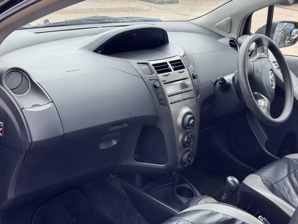 Toyota Yaris D-4d Tr Hatchback Red #15