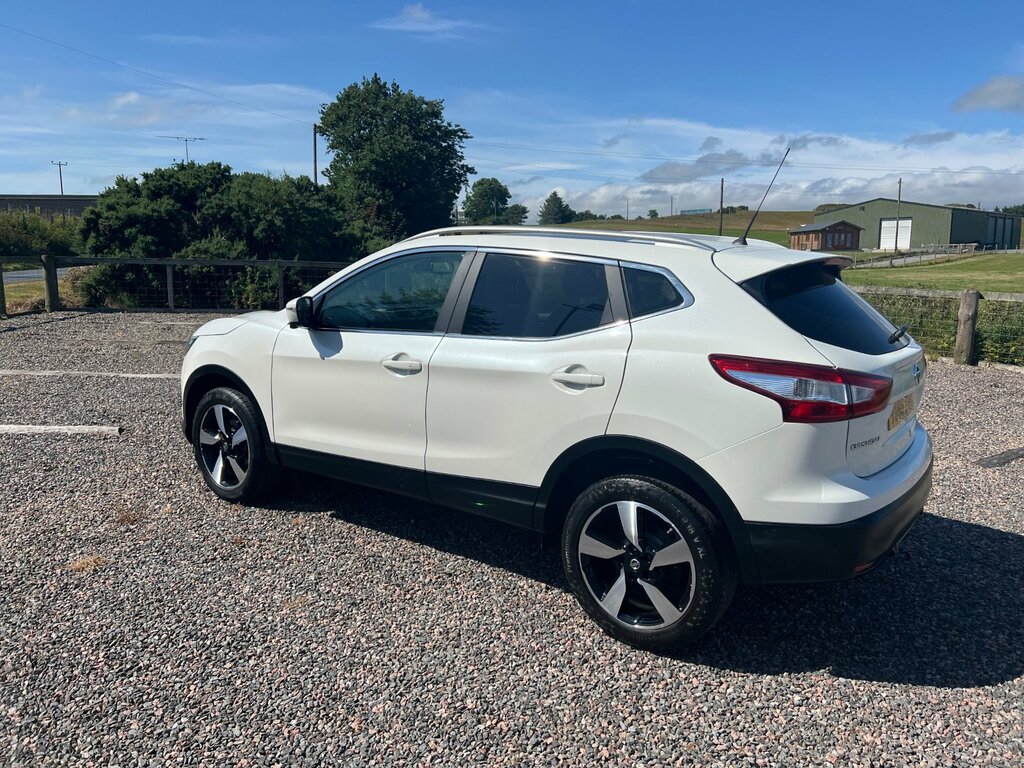 Nissan Qashqai 1.5 Dci N-connecta Suv 2Wd Euro White #6