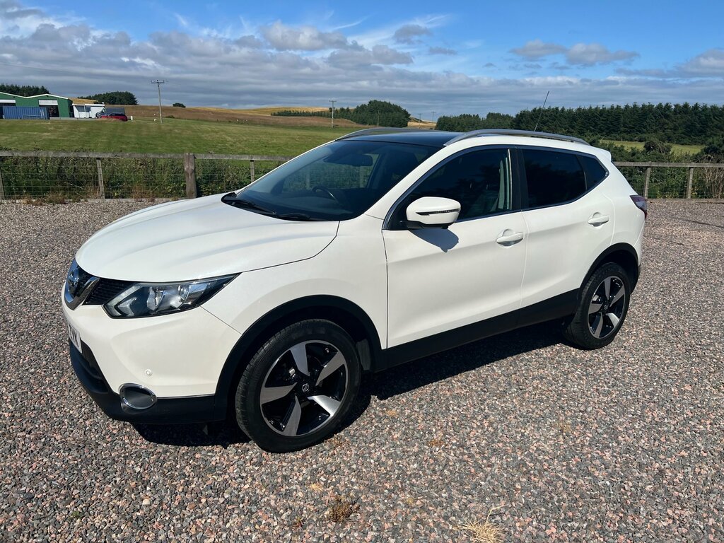 Nissan Qashqai 1.5 Dci N-connecta Suv 2Wd Euro White #4