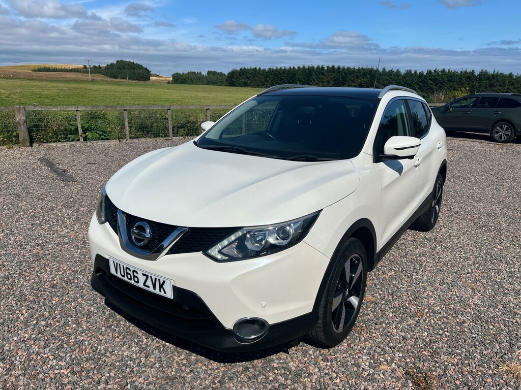 Nissan Qashqai 1.5 Dci N-connecta Suv 2Wd Euro White #3