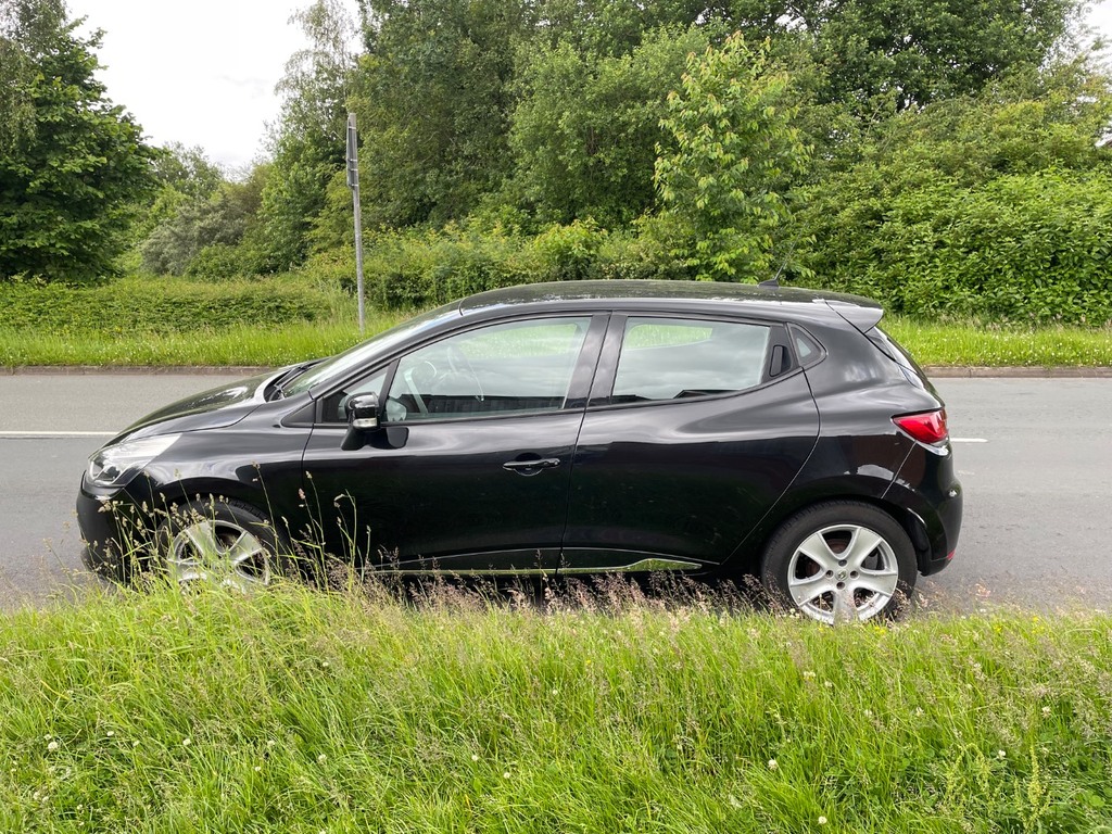 Renault Clio 1.2 16V Dynamique Medianav Black #2