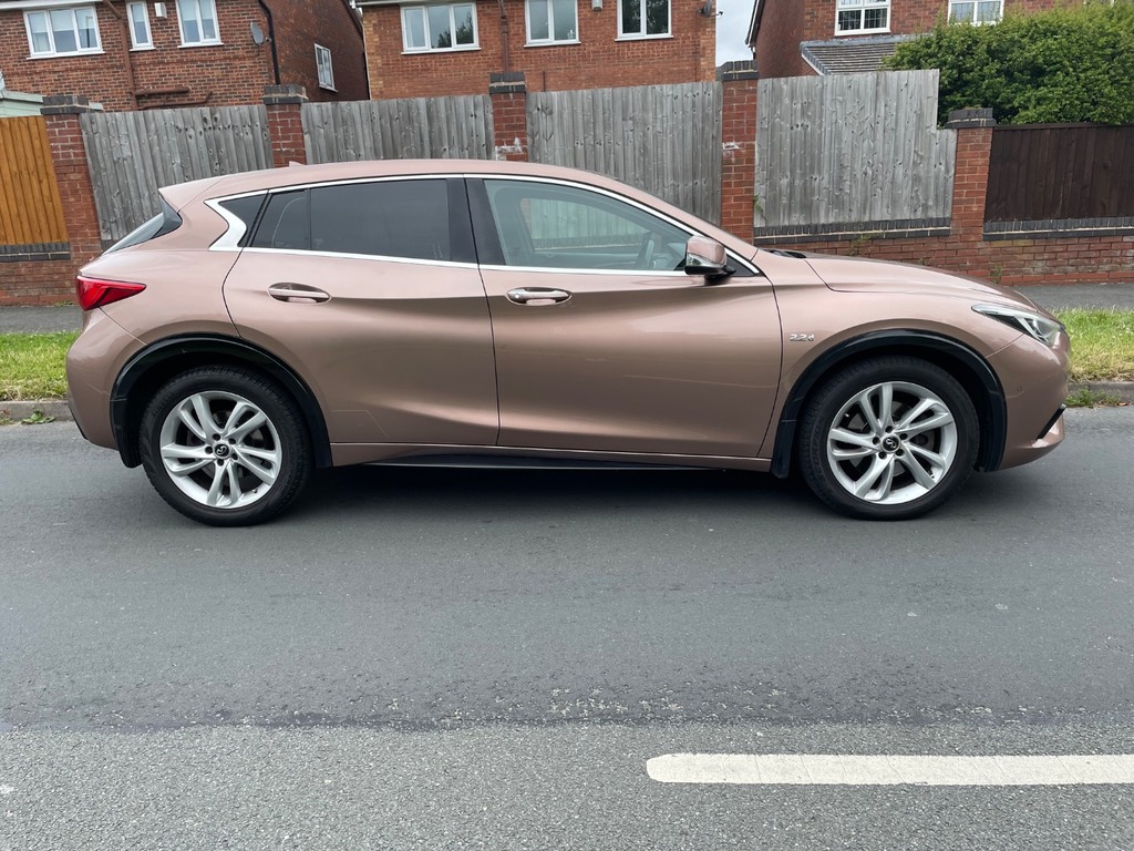 Infiniti Q30 2.2D Premium Tech Dct Awd RA65OYD Brown #5