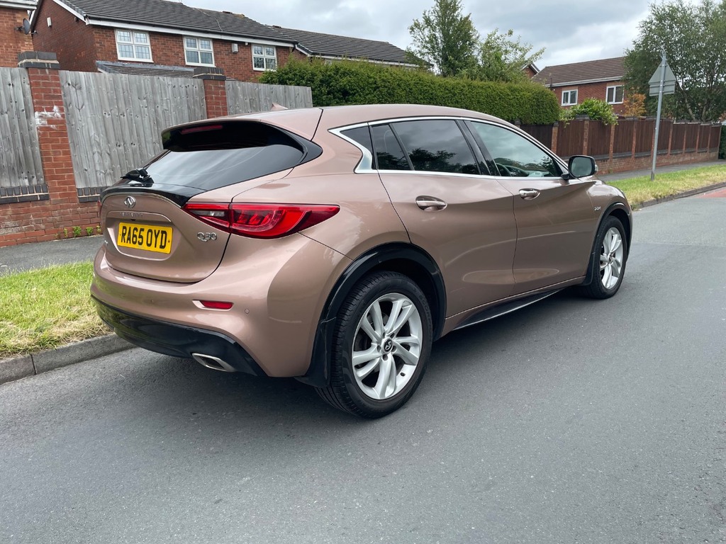 Infiniti Q30 2.2D Premium Tech Dct Awd RA65OYD Brown #4