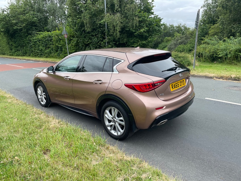 Infiniti Q30 2.2D Premium Tech Dct Awd RA65OYD Brown #2