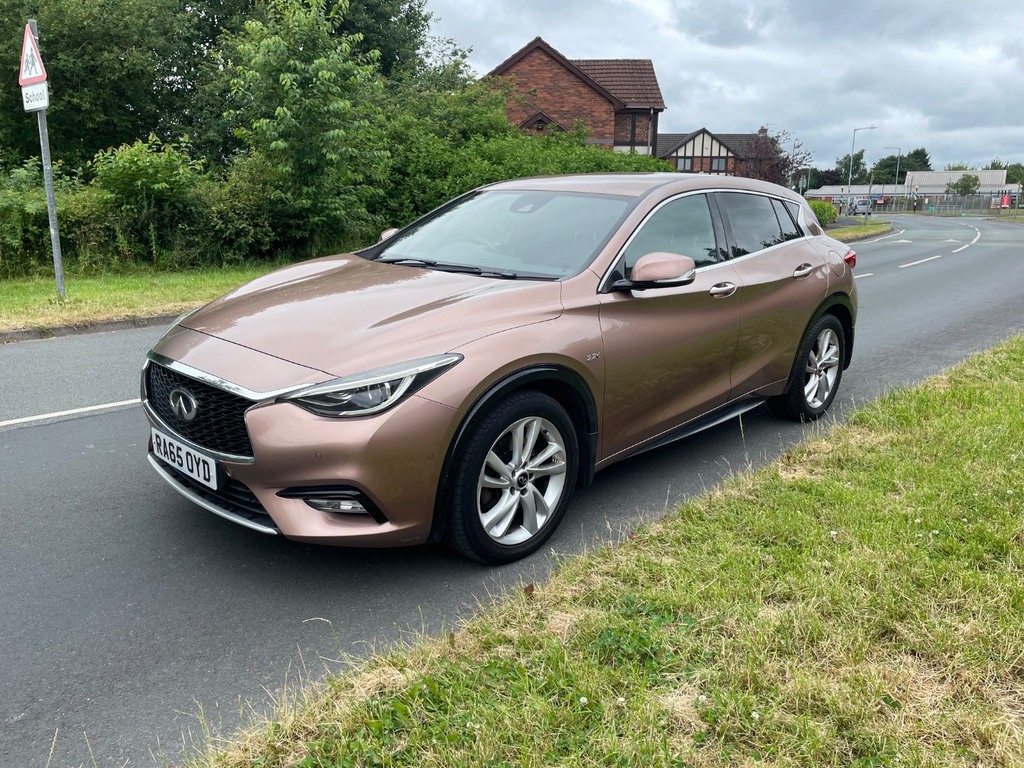 Infiniti Q30 2.2D Premium Tech Dct Awd RA65OYD Brown