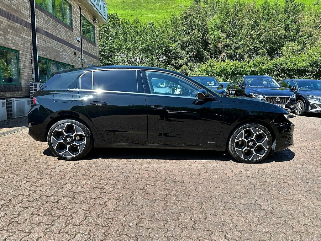 Vauxhall Astra Turbo D Ultimate Black #4