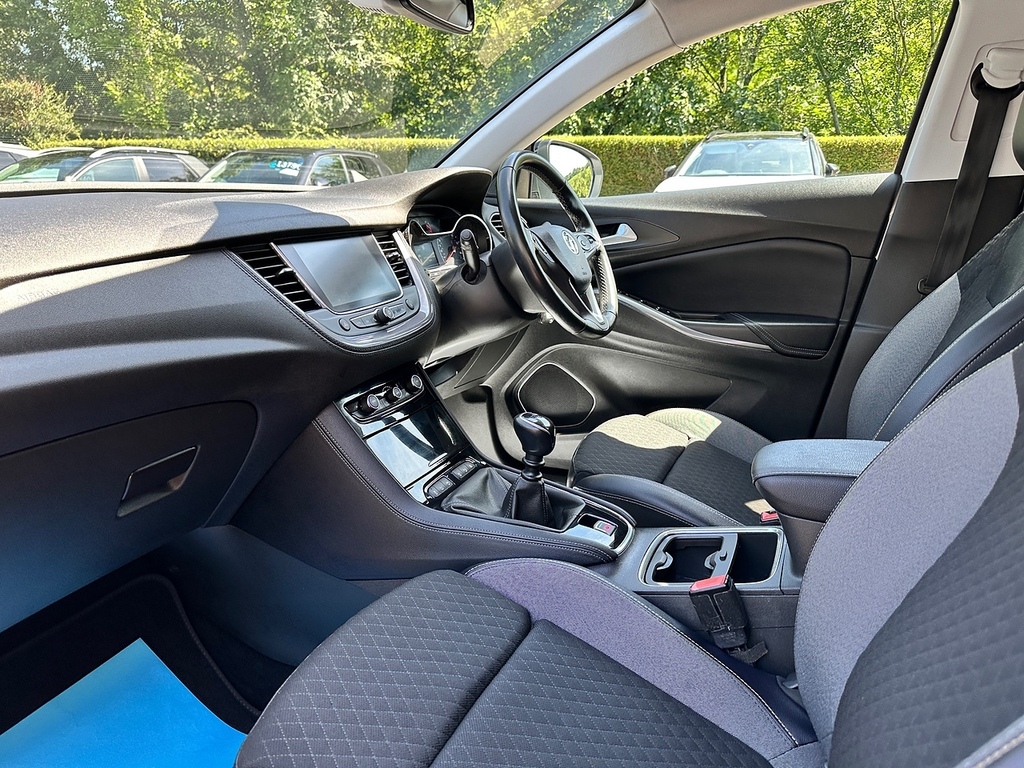 Vauxhall Grandland X Turbo D Sri Nav White #2