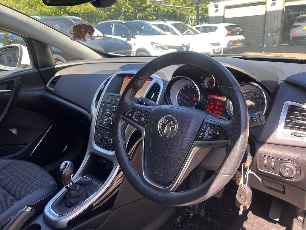 Vauxhall Astra GTC I Turbo Sri White #6
