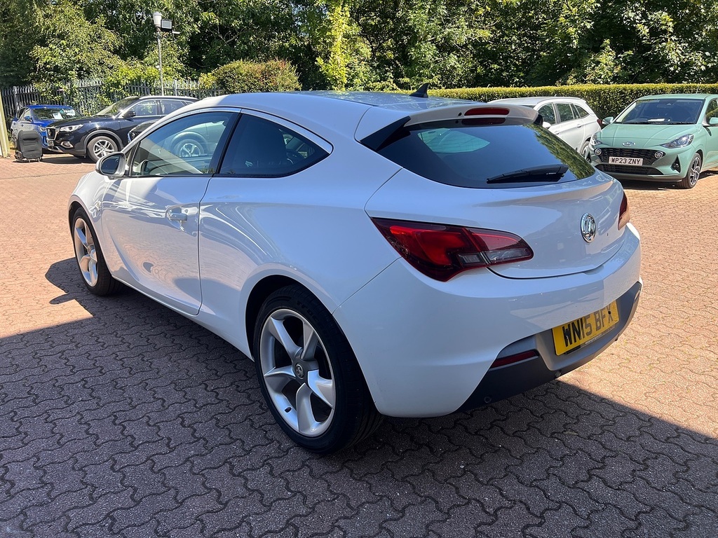 Vauxhall Astra GTC I Turbo Sri White #3