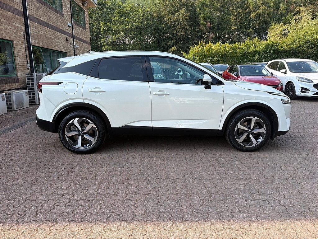 Nissan Qashqai Dig-t Mhev N-connecta Glass Roof EY23WUX White #2