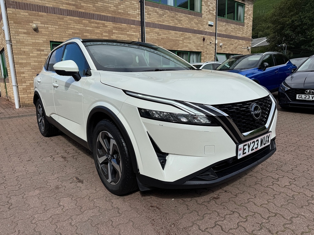 Nissan Qashqai Dig-t Mhev N-connecta Glass Roof White