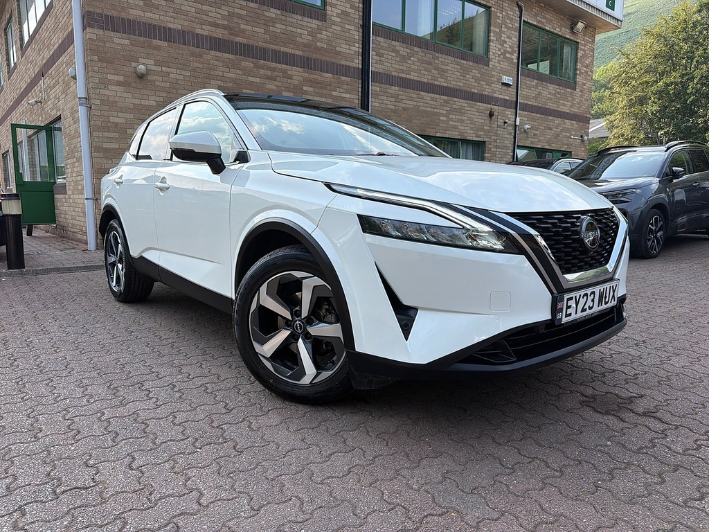 Nissan Qashqai Dig-t Mhev N-connecta Glass Roof EY23WUX White