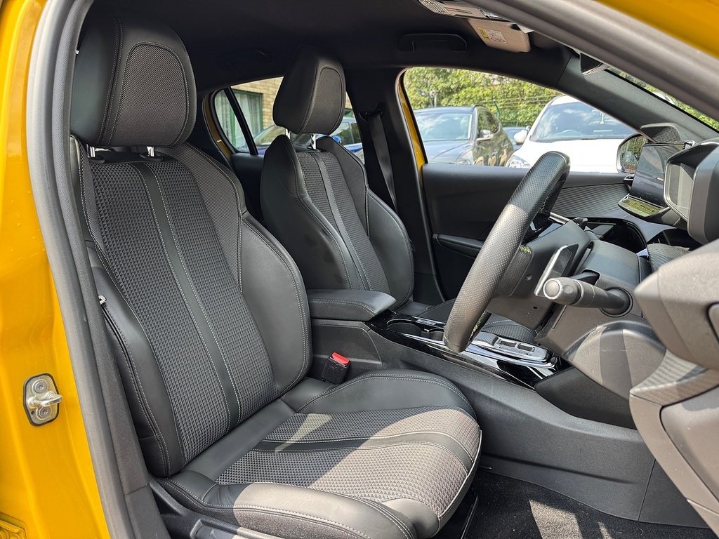 Peugeot 208 Puretech Gt HG23GKD Yellow #2