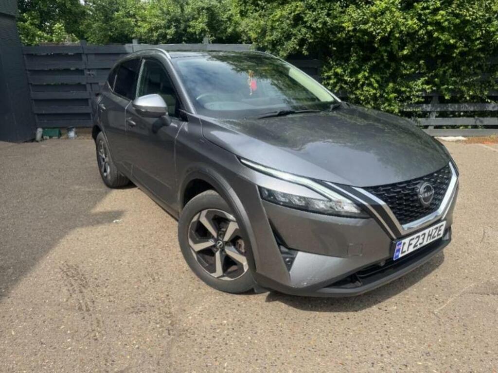 Nissan Qashqai Dig-t Mhev N-connecta Glass Roof Grey