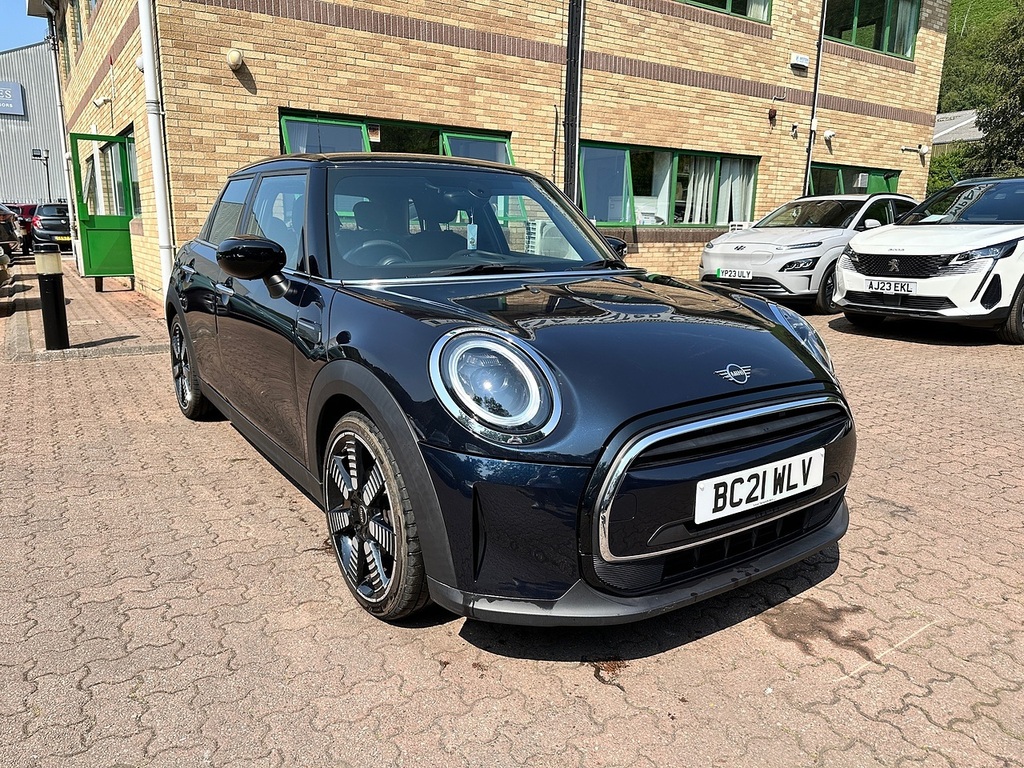 Mini Hatch Cooper Exclusive Black