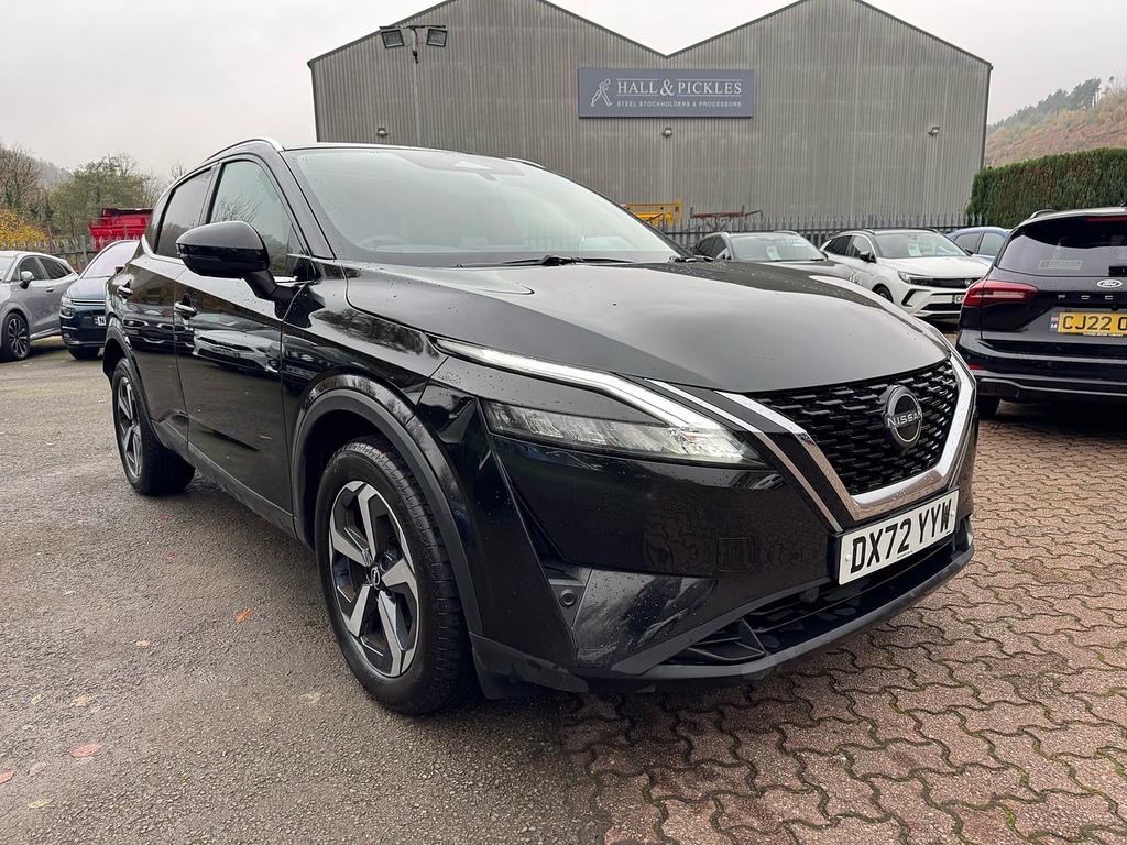 Nissan Qashqai Dig-t Mhev N-connecta Glass Roof Black