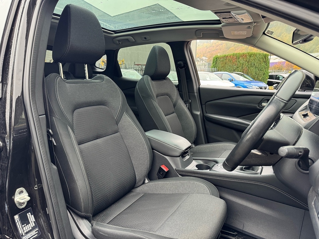 Nissan Qashqai Dig-t Mhev N-connecta Glass Roof DX72YYW Black #2