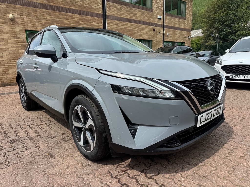 Nissan Qashqai Dig-t Mhev N-connecta Glass Roof Grey