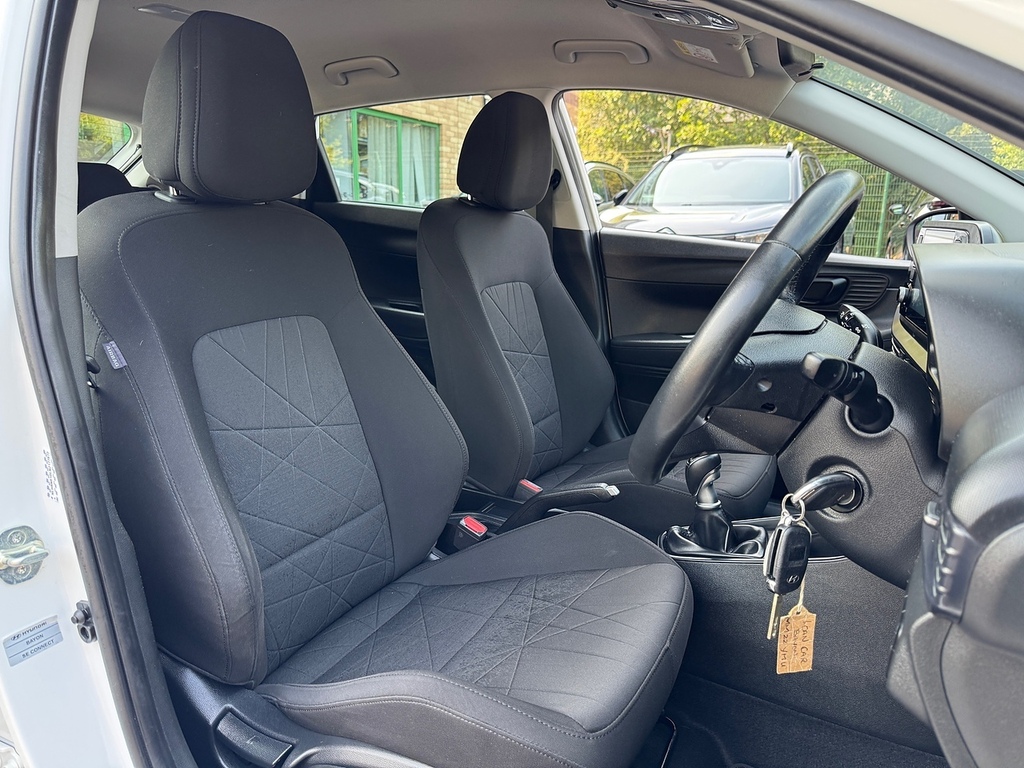 Hyundai Bayon T-gdi Mhev Se Connect White #2