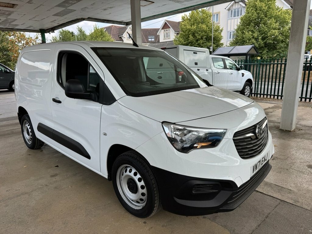 Vauxhall Combo 1.5L Dynamic White