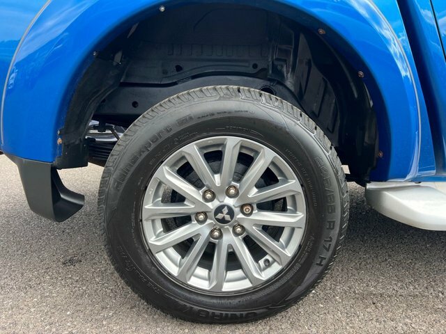 Mitsubishi L200 Double Cab Di-d 178 Titan 4Wd White #33