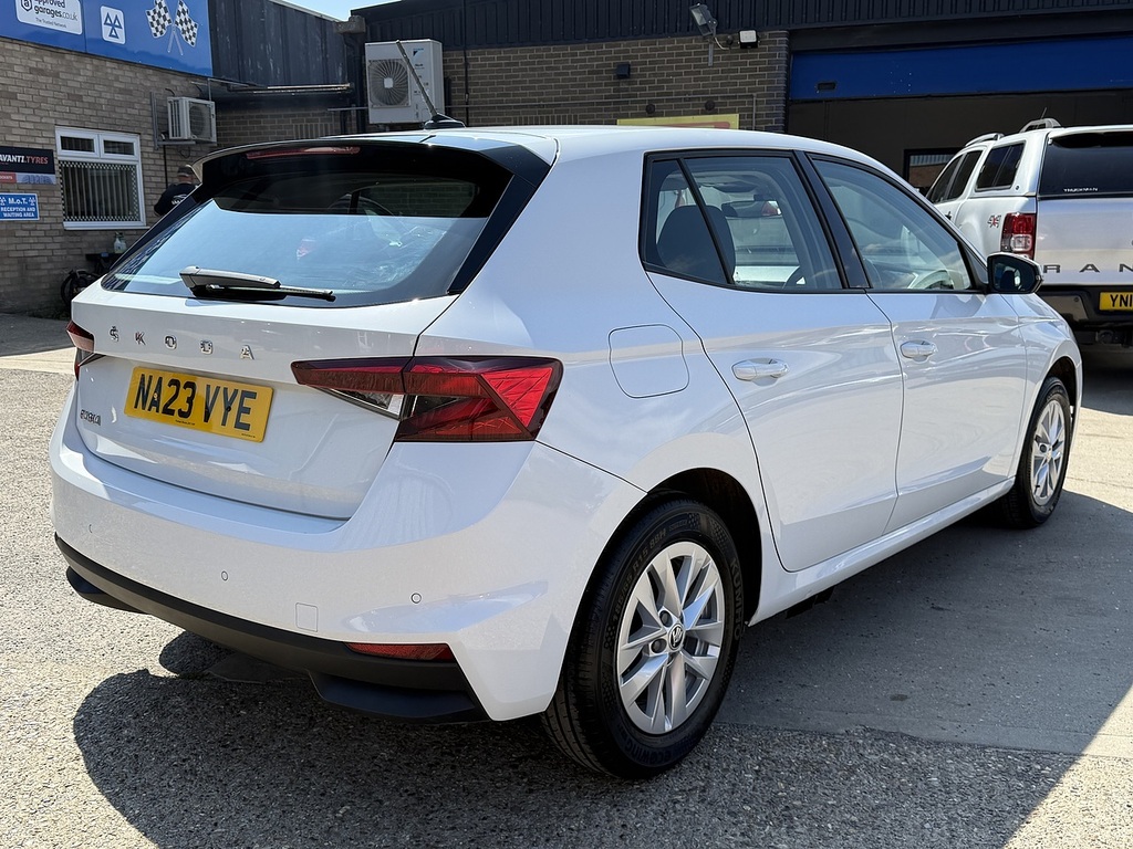 Skoda Fabia 1.0 Mpi Se Comfort U12251 Ulez NA23VYE White #2