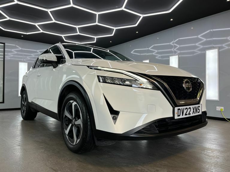 Nissan Qashqai Dig-t N-connecta Mhev DV22XNS White #2