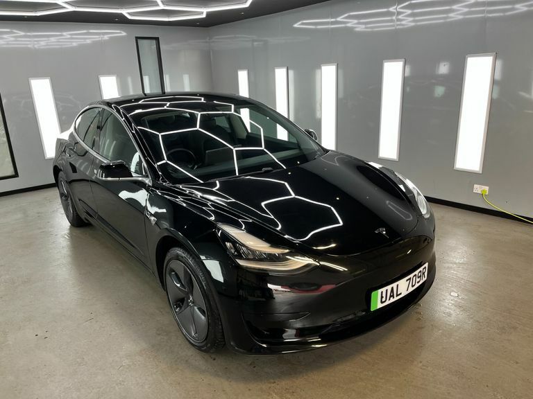 Tesla Model 3 Standard Range Plus Black