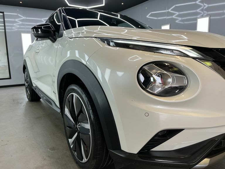 Nissan Juke Tekna Plus White #3