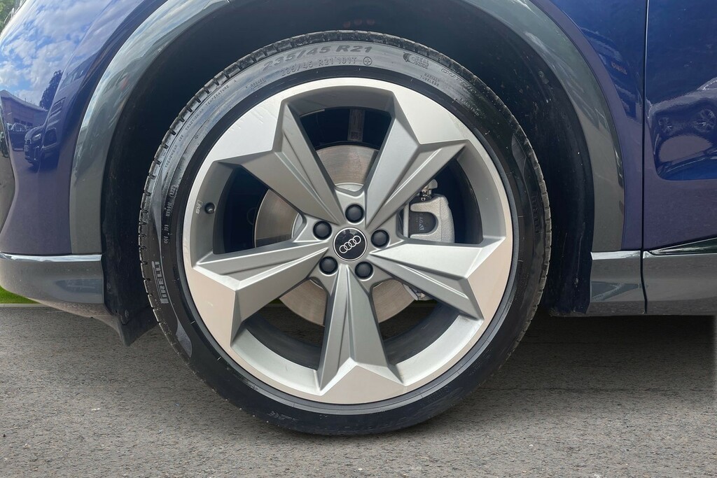 Audi Q4 E Tron Audi Q4 E-tron Q4 Black Edition 45 E-tron 210,00 K AF26YHO Blue #5