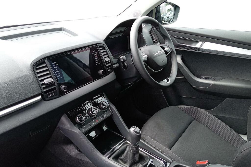 Skoda Karoq Skoda Karoq Se Edition 1.5 Tsi 150 Ps 6G Man GJ25VLX Black #2