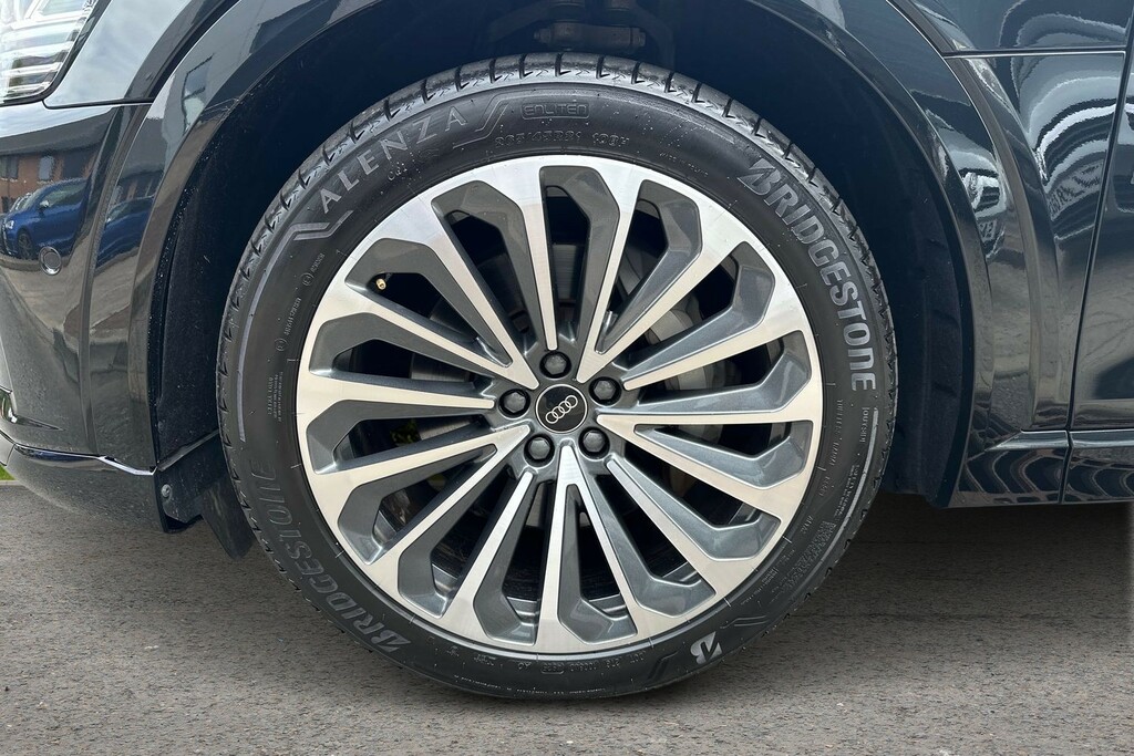 Audi Q8 e tron Audi Q8 Sportback S Line 55 E-tron Quattro 300,00 NA23SZR Black #5