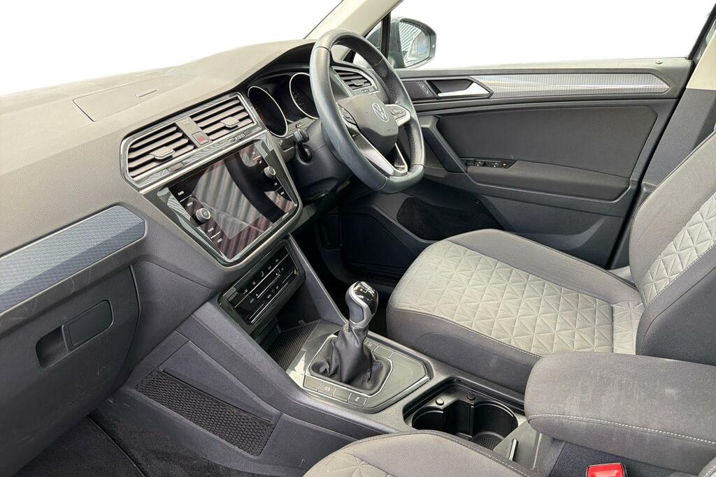 Volkswagen Tiguan 1.5 Tsi 150 Active Dsg White #2