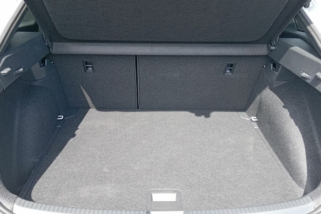 Volkswagen Taigo Volkswagen Taigo Hatchback 1.5 Tsi 150 Black Editi White #6